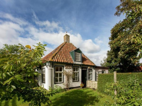 Fairytale Cottage in Nes Friesland with garden and terrace